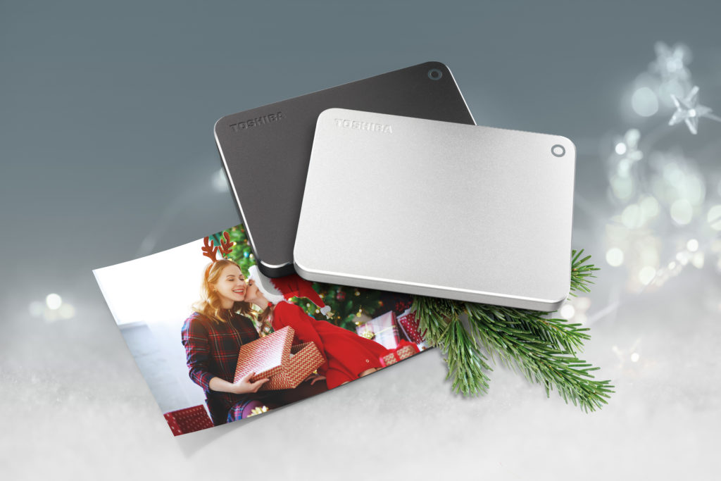 Immagini Natale Hard.Tieni Al Sicuro I Ricordi Del Tuo Natale Con Un Hard Disk Emea Region Toshiba Storage Solutions